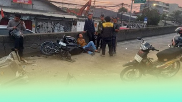 Tabrakan Karambol di Layang Pesing Dipicu Mobil Boks — Kecelakaan karambol terjadi di kawasan Layang Pesing, Jakarta Barat pada tanggal 12 September 2024